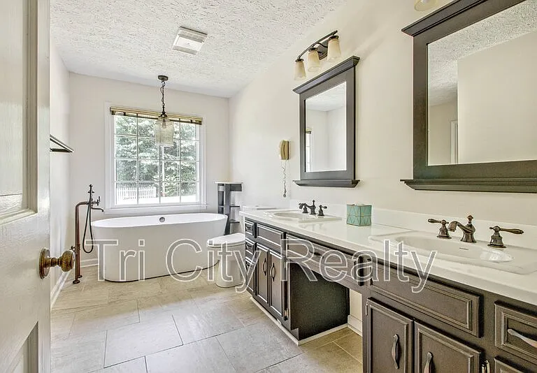 630 Hawthorne Pl — Photo 37