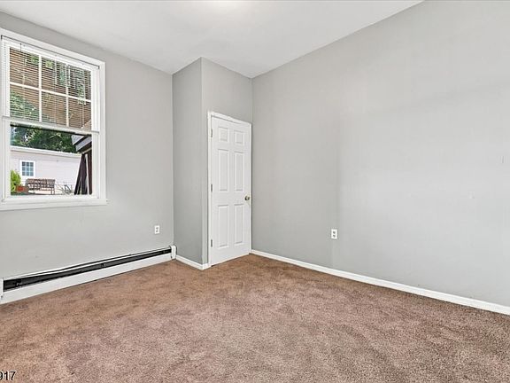 4th image of 293 Ogden St