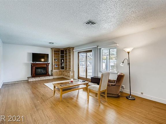 3rd image of 26 Amber Cir