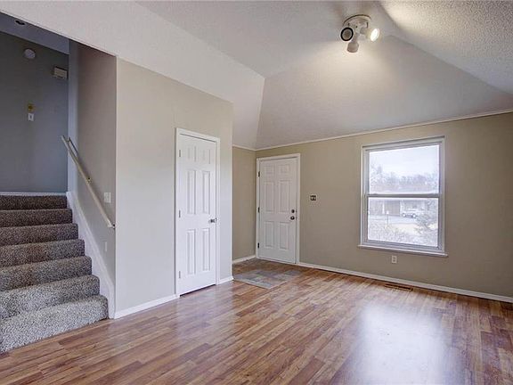4th image of 8520 Valley View Dr