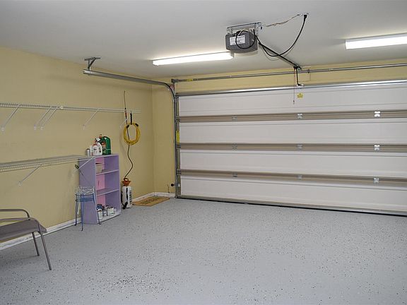 3rd image of 302 Bowie Ct