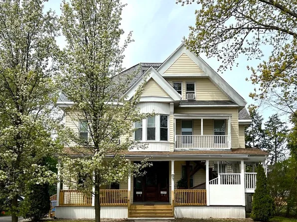 403 Pleasant St, Holyoke, MA 01040