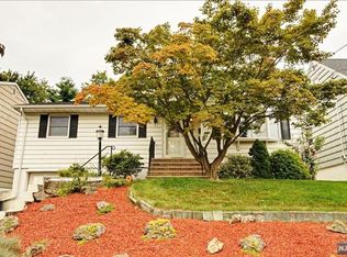 14 Veterans Ct, Wallington, NJ 07057