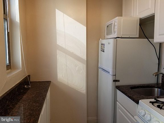 5th image of 1121 Arlington Blvd APT 927
