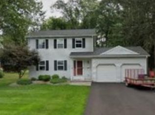 105 Newport Dr, North Syracuse, NY 13212