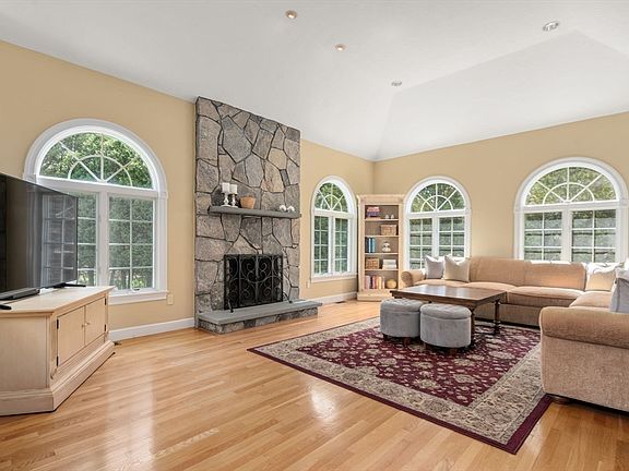 4th image of 41 York Rd