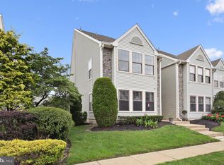 27 Chelmsford Ct, Marlton, NJ 08053