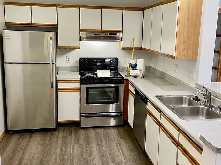 Riverwalk Apartments — Photo 22