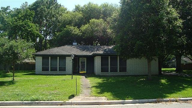 1st image of 445 N Amherst Dr