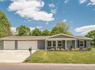 5 Lakemont Dr, Saint Charles, MO 63304