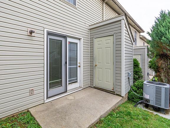 5th image of 704 E Sherwood Hills Dr