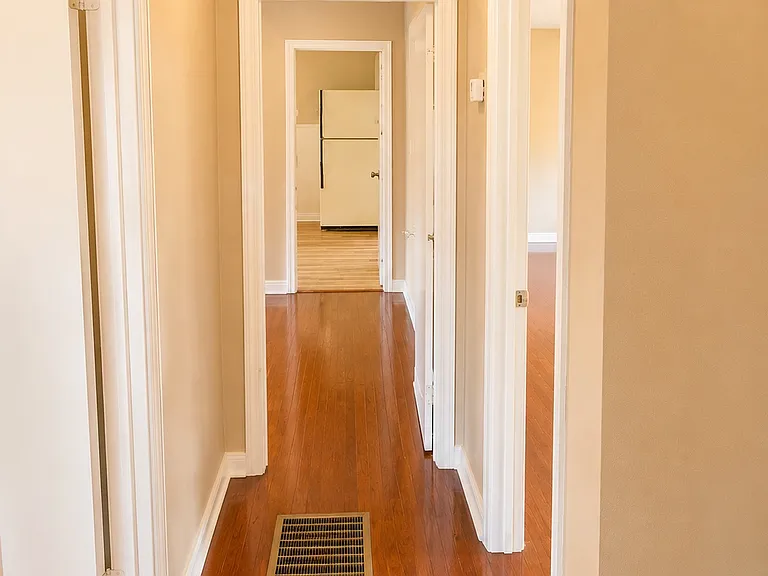 734 Montclair Pl — Photo 5