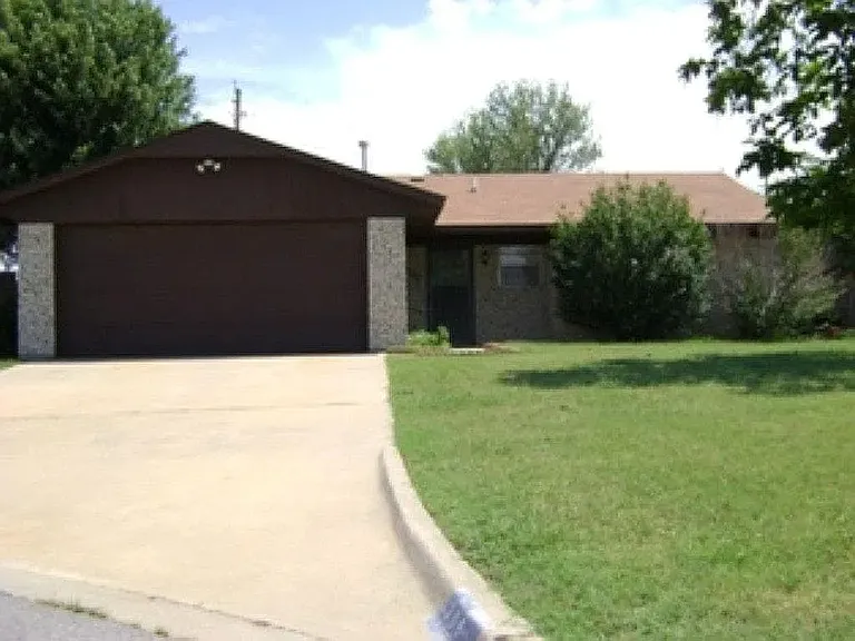 105 SE Tattershall Way — Photo 2