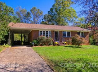 68 Pleasant Ridge Dr, Asheville, NC 28805