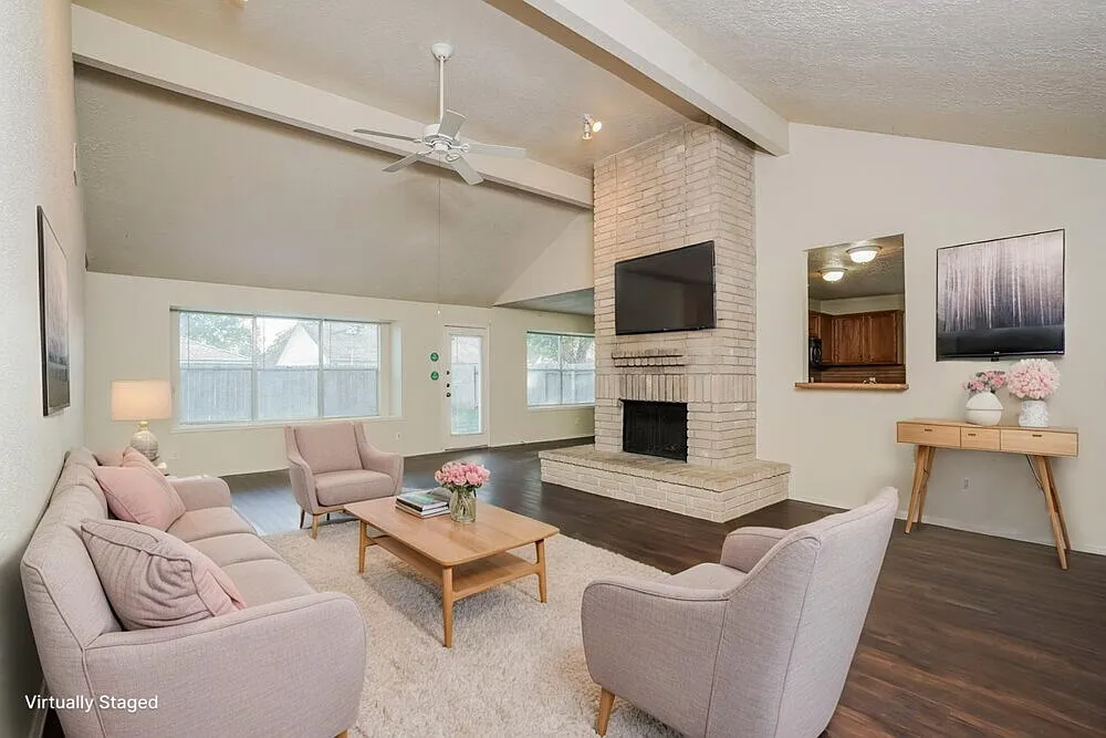 4 bed, 2.0 bath, 2050 sqft, $2,105 — Photo 4