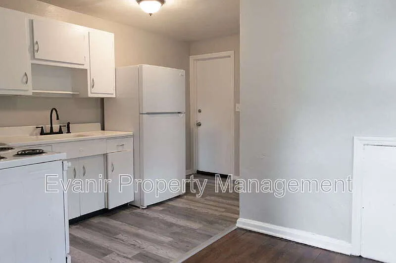 Studio, 1.5 bath, $650 — Photo 3