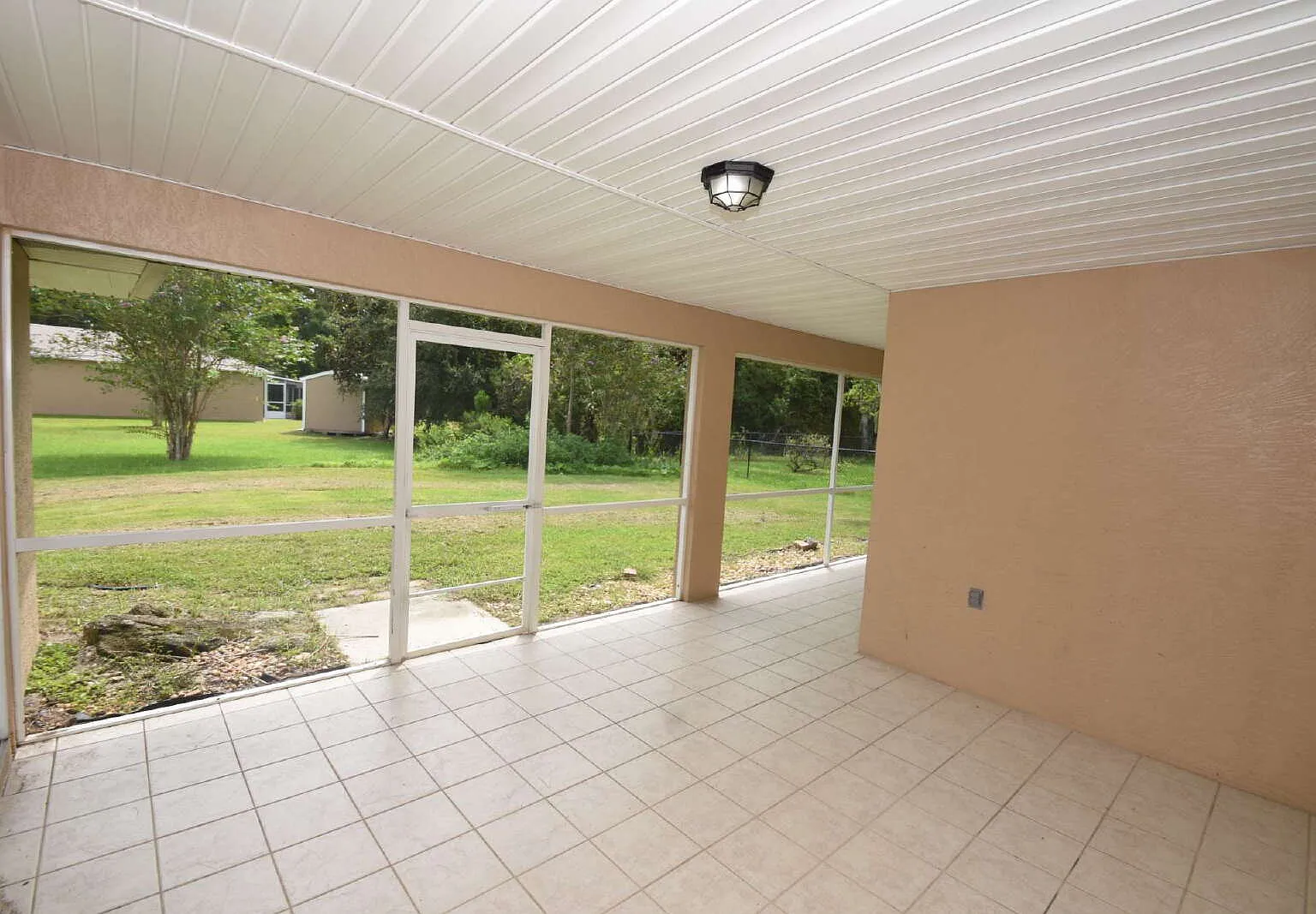 3 bed, 2.0 bath, 1680 sqft, $2,100 — Photo 2