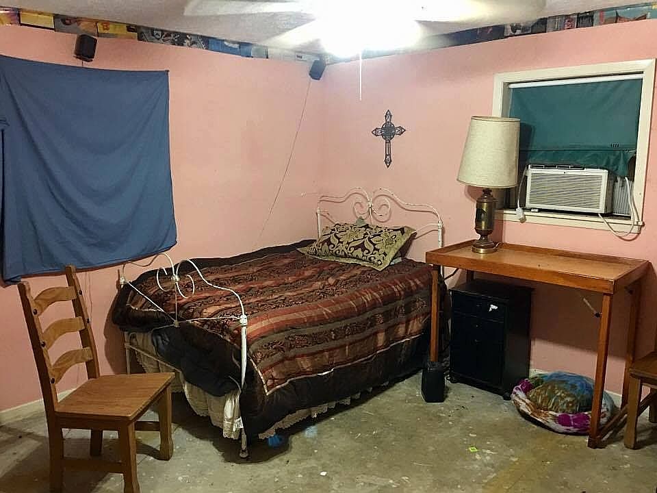 1st image of 152 Columbia Cir