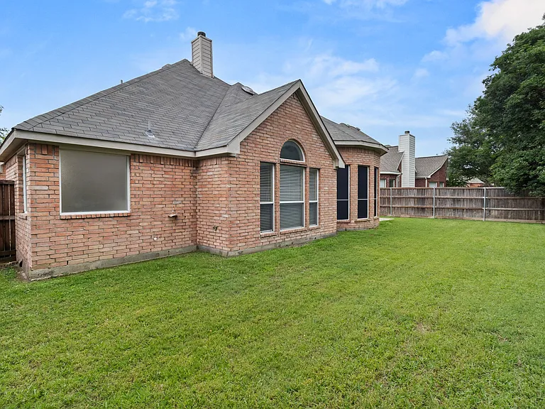 8804 Falcon View Dr — Photo 16