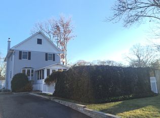 12 River Heights Dr, Smithtown, NY 11787