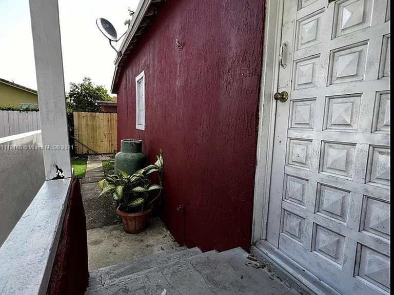 47 NW 45th Ave — Photo 4