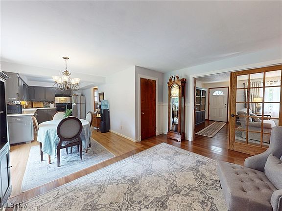 2nd image of 1816 E Skyline Dr