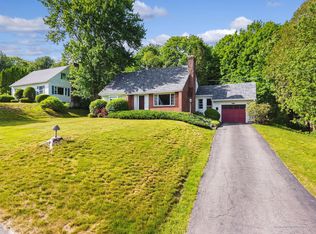 11 Mayflower Rd, Hallowell, ME 04347