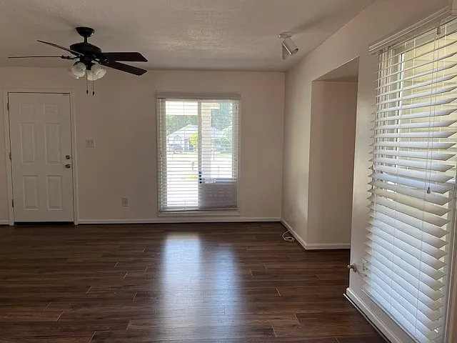 309 Clarendon Ct — Photo 13