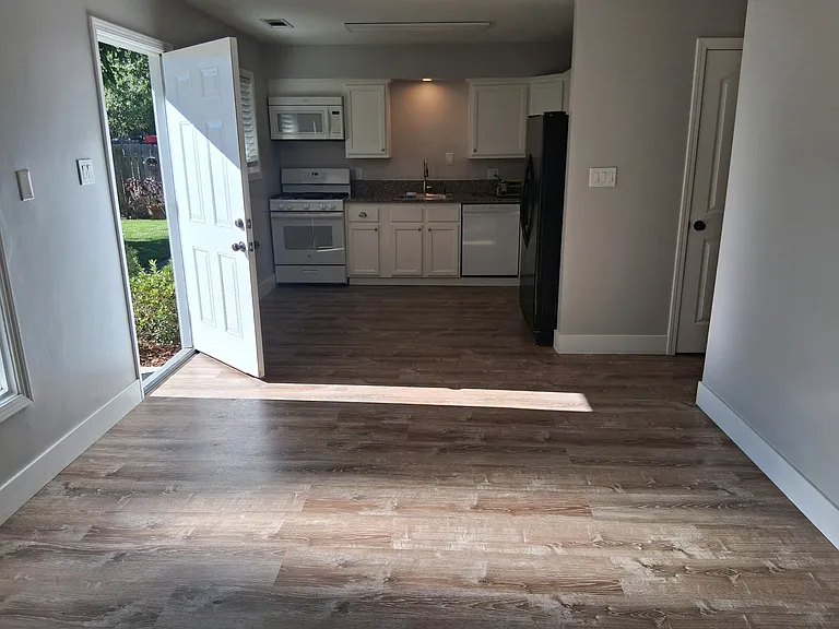 7626 Oak Grove Ave — Photo 7