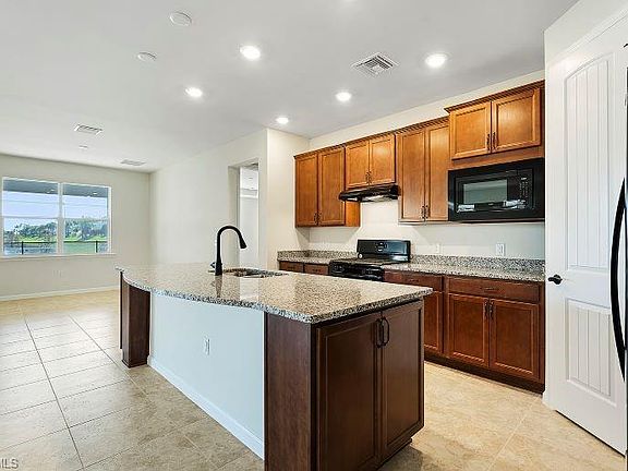 5th image of 10506 Jackson Square Dr