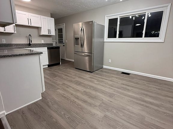 3rd image of 2421 Regentview Ave NE