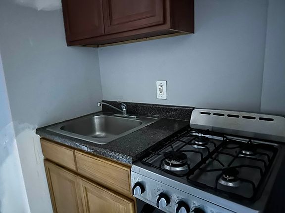 2nd image of 154 E 106th St APT 3B