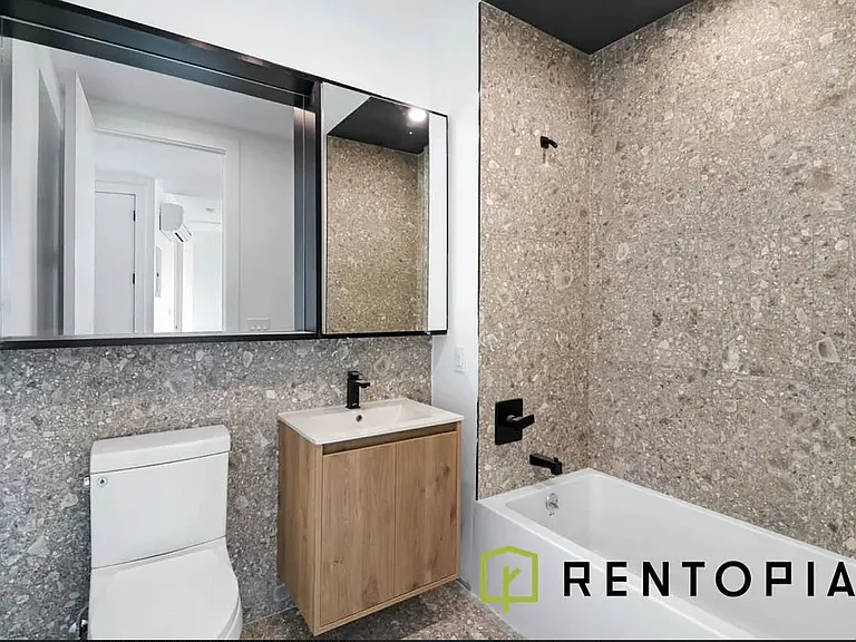 228 Berry St #7R — Photo 6