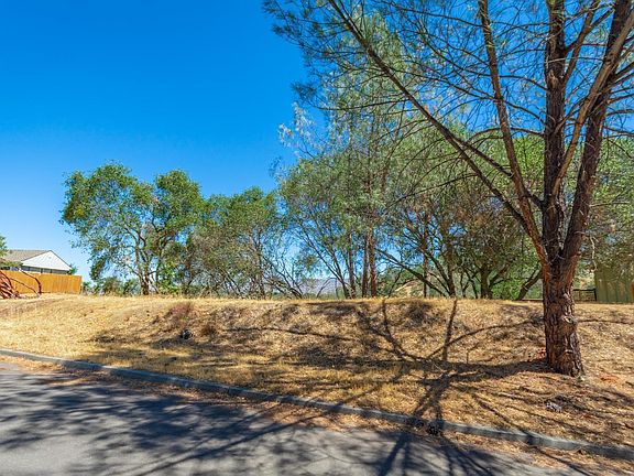 3rd image of 814 Bahia Vista Court