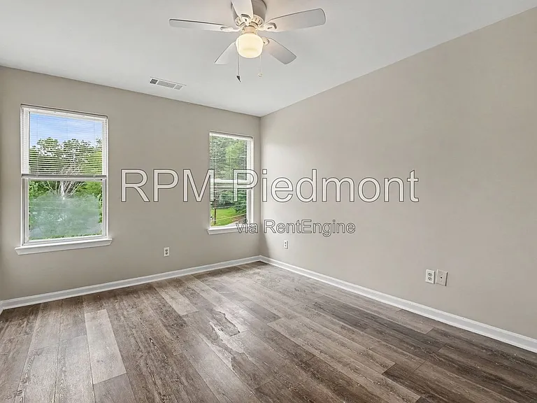 751 Prince Pl NW — Photo 16