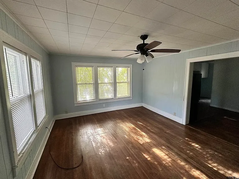 305 E Bradford St — Photo 6