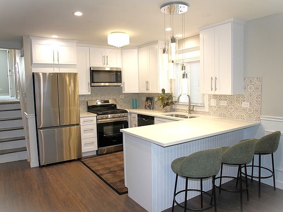 3rd image of 9042 S Emerald Ave