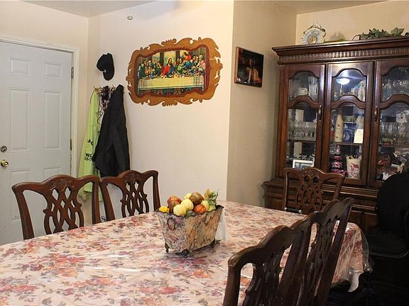 5th image of 3206 Poinsettia Dr