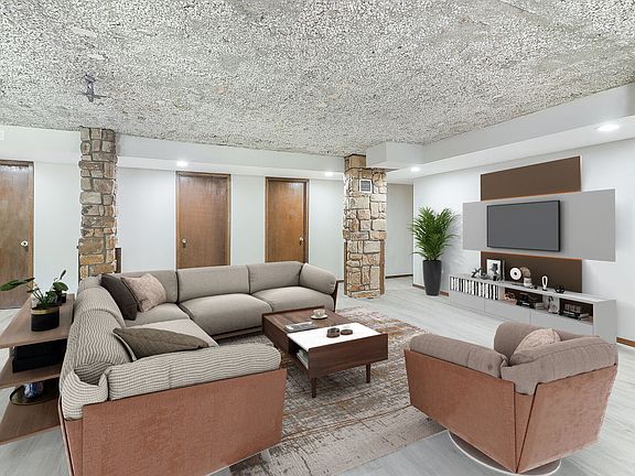5th image of 304 Thornes St