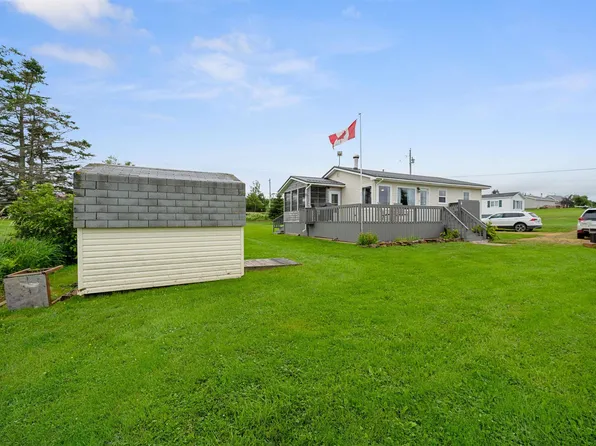 10 Sunrise Ln, Amherst Shore, NS B0L 1E0