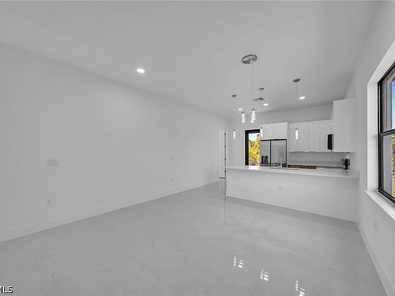 5th image of 730 Goldrock Rd