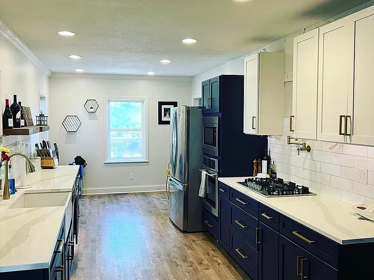 5105 NE 46th St — Photo 1