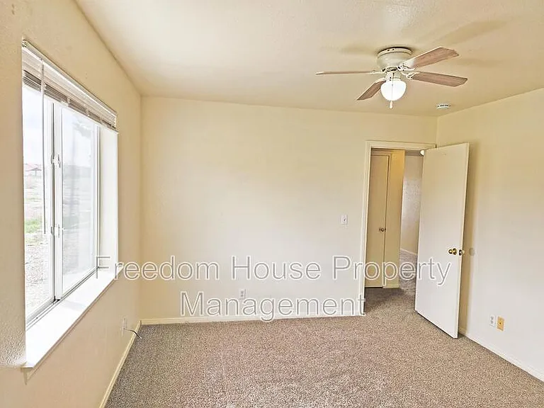 561 Bourbon St #B — Photo 18