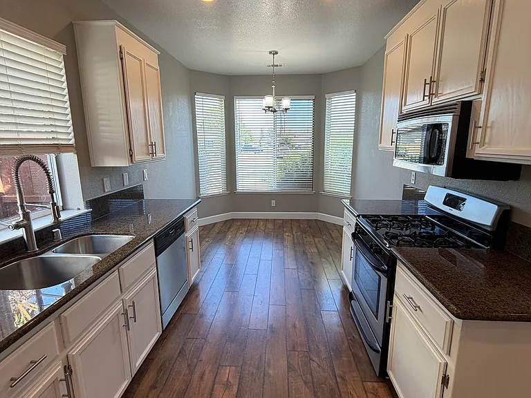 1605 Paseo Flores Dr — Photo 7