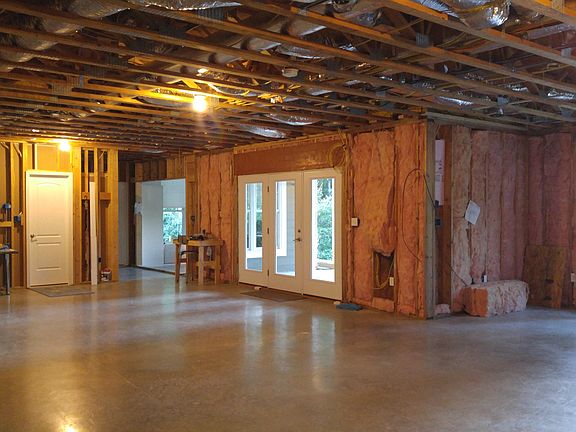 3rd image of 1075 Longview Estates Dr