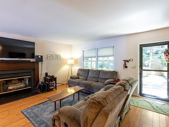4th image of 568 Flower Dr
