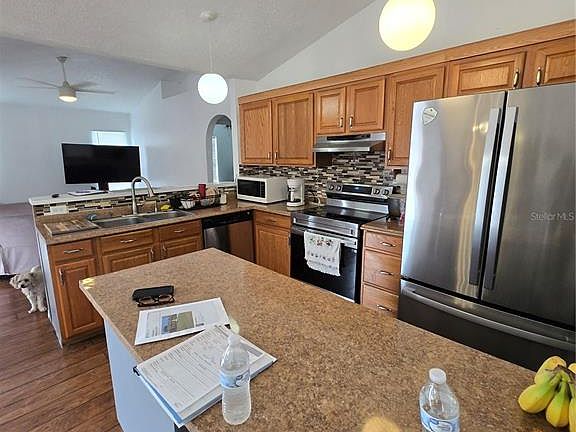 5th image of 804 Carrousel Ln