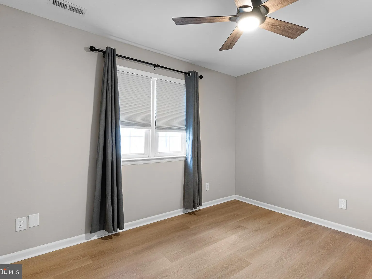 2 bed, 1.0 bath, 1177 sqft, $2,200 — Photo 3
