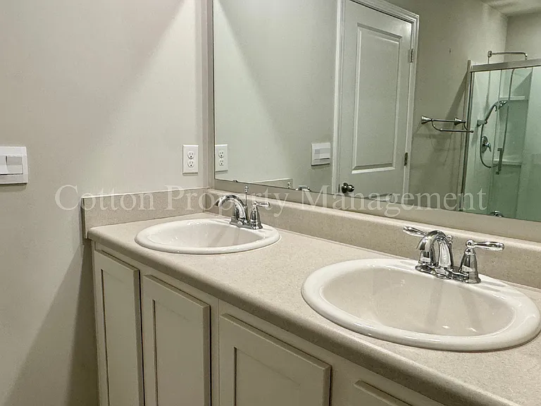 1114 Forest Glen Dr NE — Photo 22