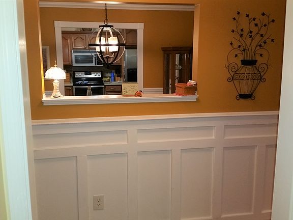 FRONT ENTRY HALLWAY